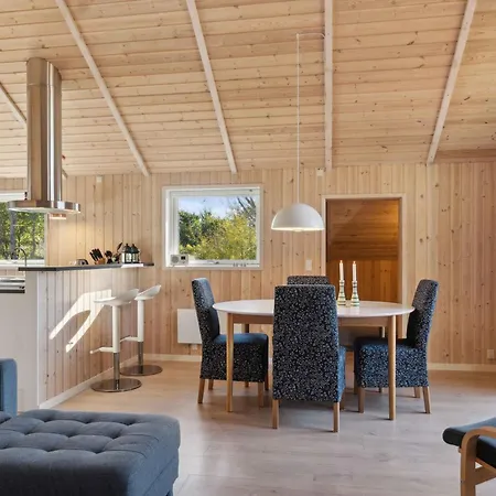 Lovely Summer House With Spa, Close To The Beach,