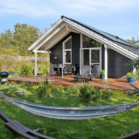 Lovely Summer House With Close To The *