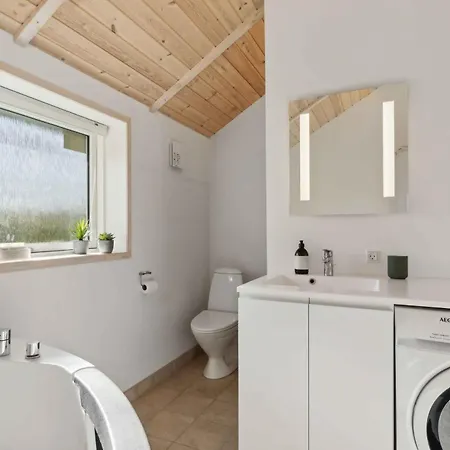 Lovely Summer House With Spa, Close To The Beach,